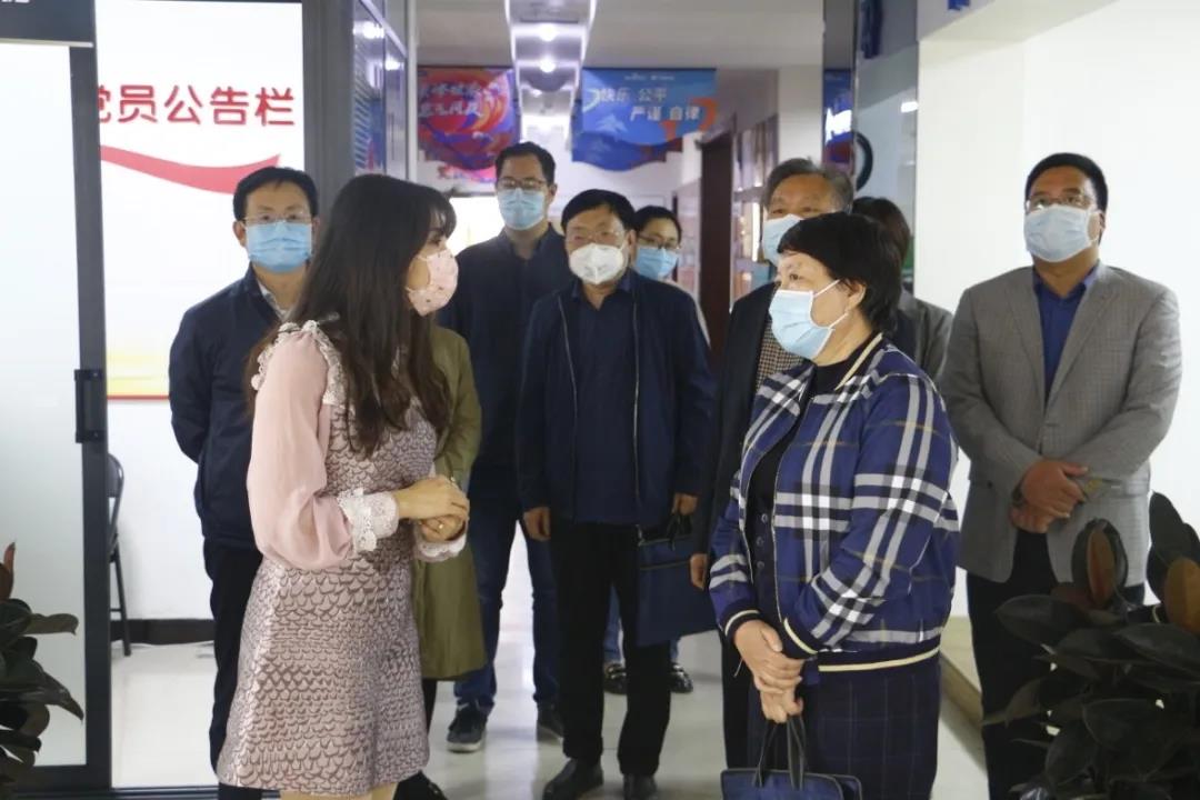 市人大財(cái)經(jīng)委員會副主任委員、市人大常委會財(cái)經(jīng)工委主任 衛(wèi)華平一行蒞臨洛陽青峰進(jìn)行復(fù)工復(fù)產(chǎn)情況工作指導(dǎo)！